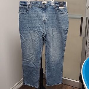 Abercrombie & Fitch Size 35 Short Medium Wash Ultra High Rise Straight Jeans